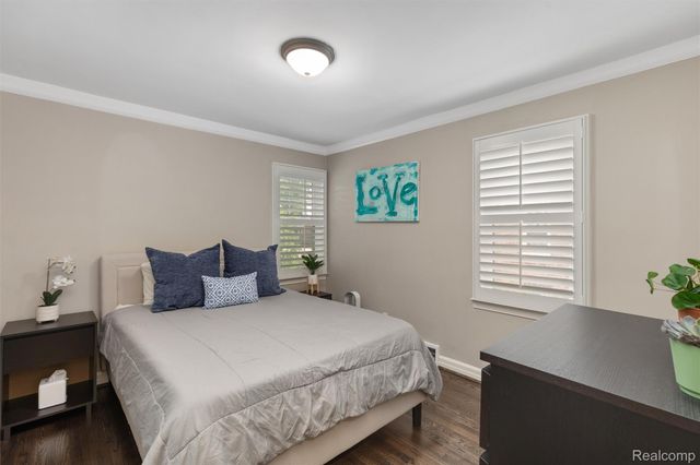 17820 Birwood Avenue, Beverly Hills Village, MI 48025