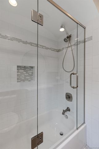 17820 Birwood Avenue, Beverly Hills Village, MI 48025