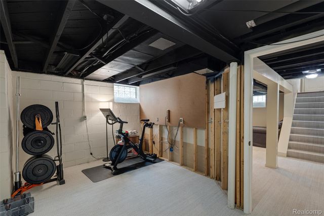 17820 Birwood Avenue, Beverly Hills Village, MI 48025