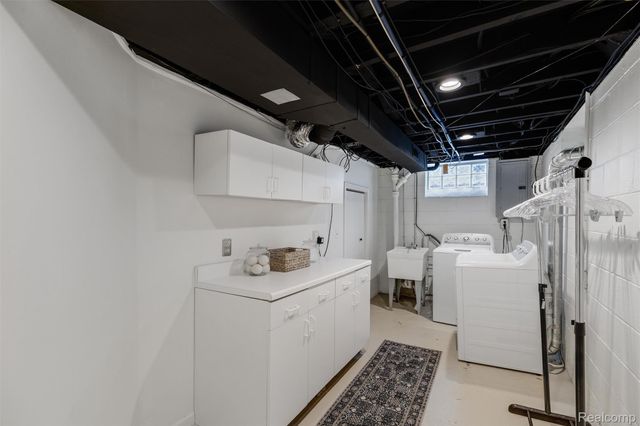 17820 Birwood Avenue, Beverly Hills Village, MI 48025