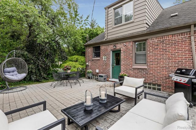 17820 Birwood Avenue, Beverly Hills Village, MI 48025