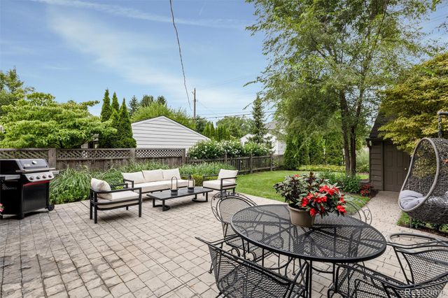 17820 Birwood Avenue, Beverly Hills Village, MI 48025