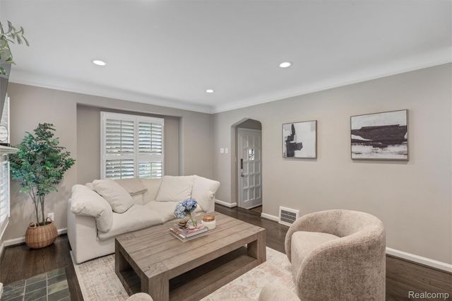 17820 Birwood Avenue, Beverly Hills Village, MI 48025