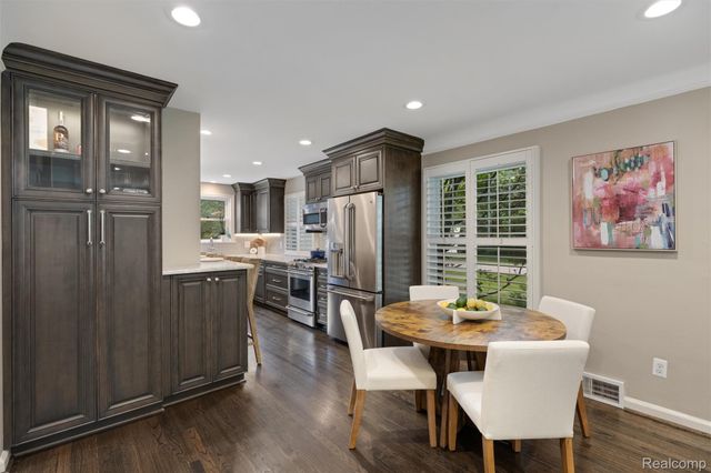 17820 Birwood Avenue, Beverly Hills Village, MI 48025