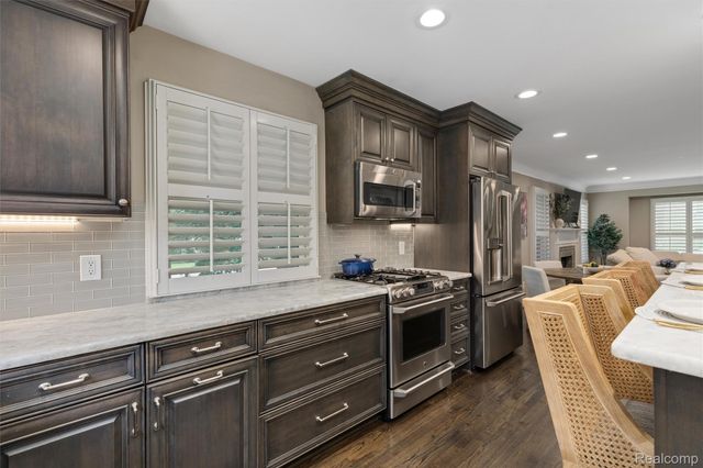 17820 Birwood Avenue, Beverly Hills Village, MI 48025