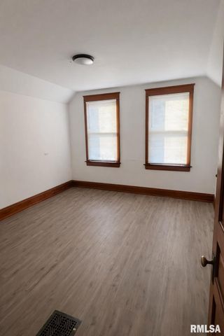 2072 BROADWAY Street, Quincy, IL 62301