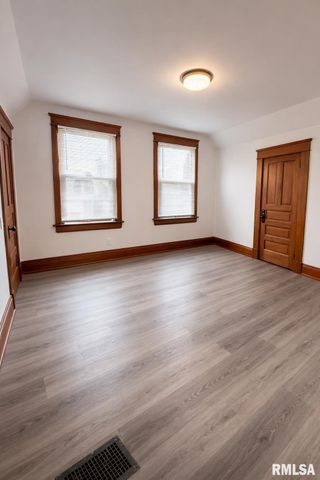 2072 BROADWAY Street, Quincy, IL 62301