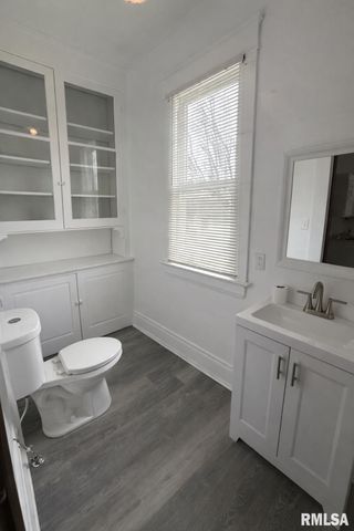 2072 BROADWAY Street, Quincy, IL 62301