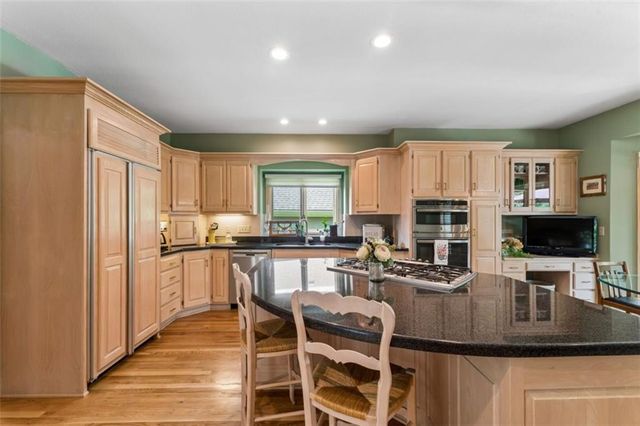 12605 Cedar Street, Leawood, KS 66209