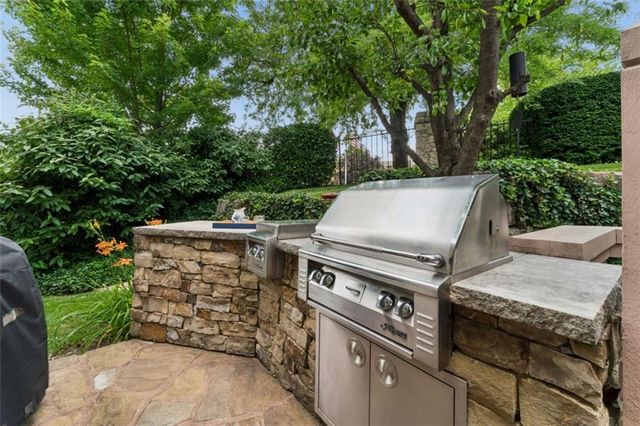 12605 Cedar Street, Leawood, KS 66209