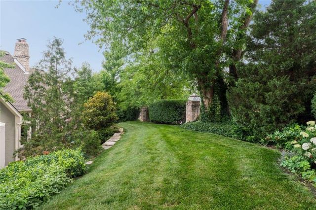 12605 Cedar Street, Leawood, KS 66209