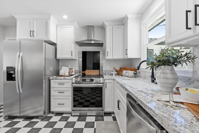 52 Coloma Way, Sacramento, CA 95819
