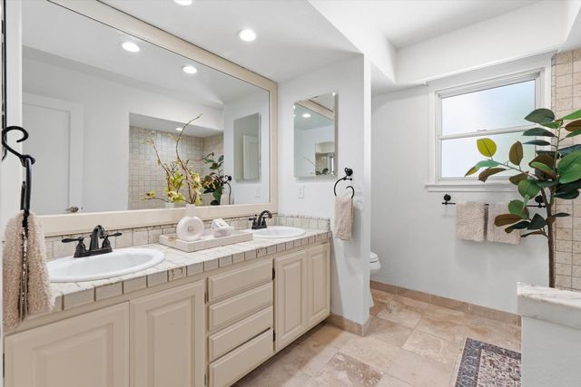 52 Coloma Way, Sacramento, CA 95819