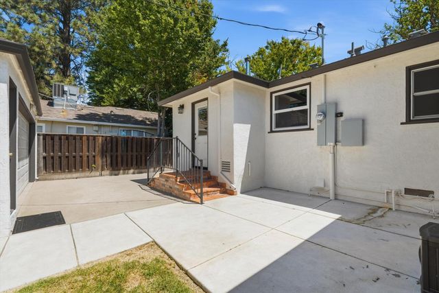 52 Coloma Way, Sacramento, CA 95819