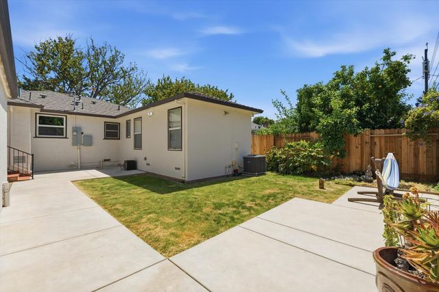52 Coloma Way, Sacramento, CA 95819