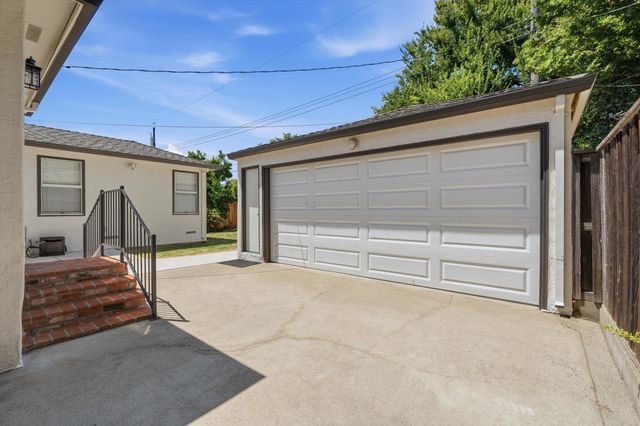 52 Coloma Way, Sacramento, CA 95819