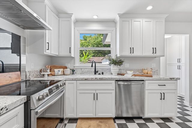 52 Coloma Way, Sacramento, CA 95819