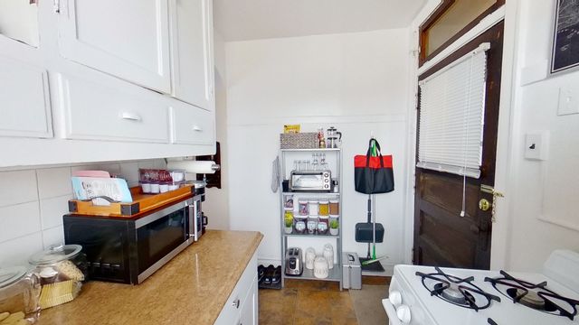 6813 21st Street 1403, Berwyn, IL 60402