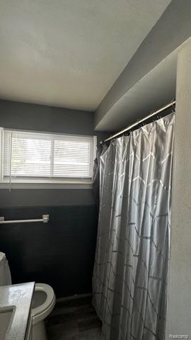 14421 Rosemary Boulevard, Oak Park, MI 48237