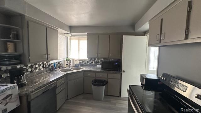 14421 Rosemary Boulevard, Oak Park, MI 48237