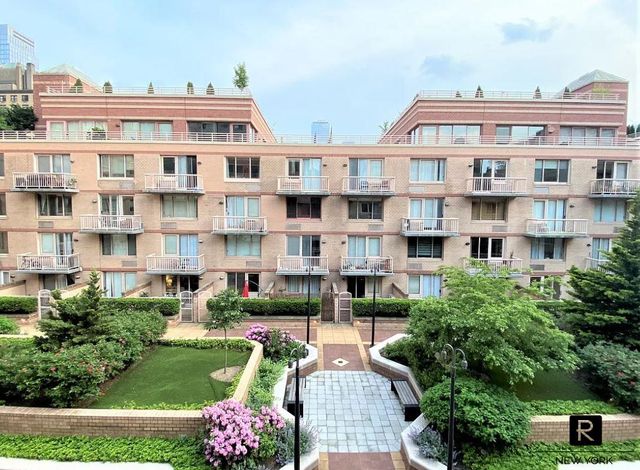 350 W 50th Street 4-RR, New York City, NY 10019
