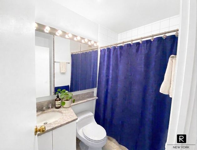 350 W 50th Street 4-RR, New York City, NY 10019