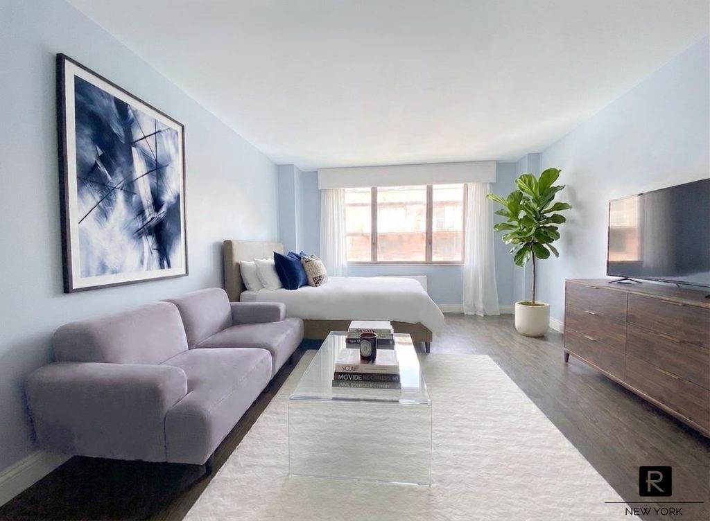 350 W 50th Street 4-RR, New York City, NY 10019