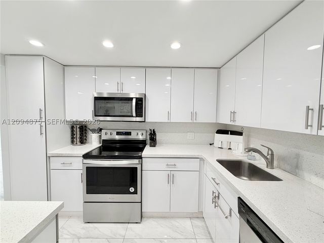 2201 S Ocean Dr 605, Hollywood, FL 33019