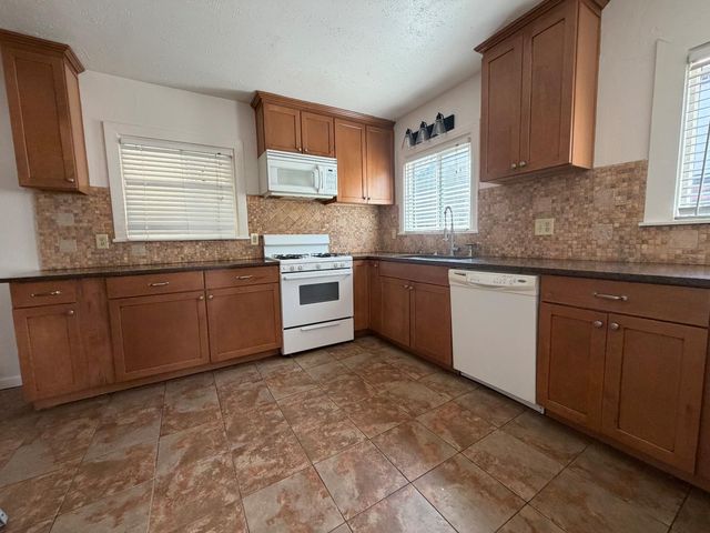 2810 N Center St, Stockton, CA 95204