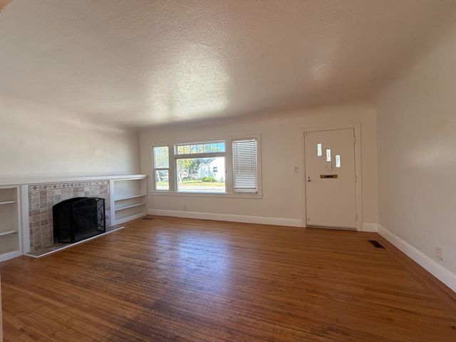 2810 N Center St, Stockton, CA 95204