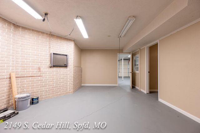 2149 S Cedar Hill Avenue, Springfield, MO 65809