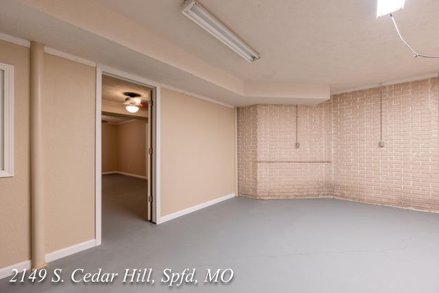 2149 S Cedar Hill Avenue, Springfield, MO 65809