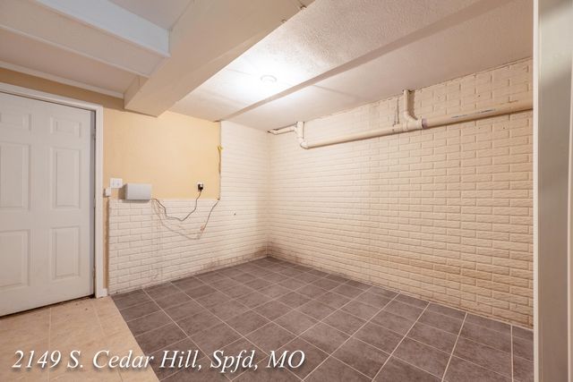 2149 S Cedar Hill Avenue, Springfield, MO 65809