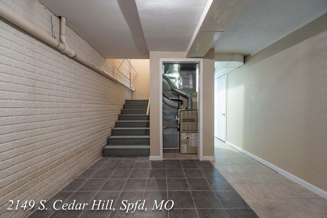 2149 S Cedar Hill Avenue, Springfield, MO 65809
