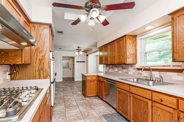 17247 Sharpsburg Ave, Baton Rouge, LA 70817