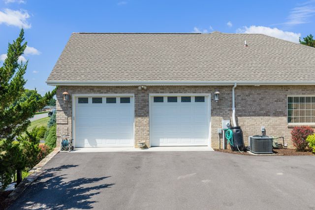 75 Walnut Manor DR, Fincastle, VA 24090