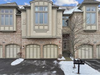 1407 W Rue Paris Place, Inverness, IL 60067