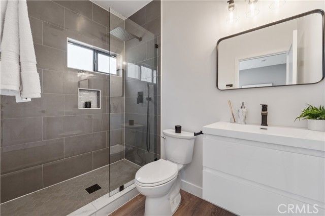 7717 Jamieson Avenue, Reseda (los Angeles), CA 91335