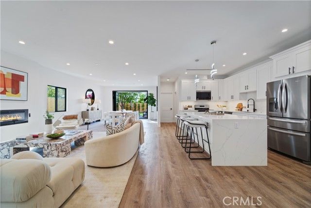 7717 Jamieson Avenue, Reseda (los Angeles), CA 91335