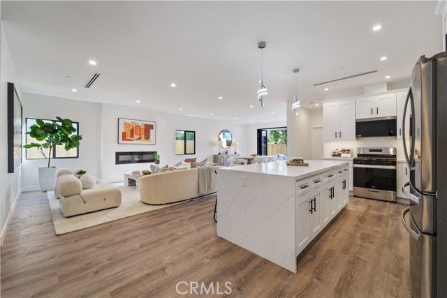 7717 Jamieson Avenue, Reseda (los Angeles), CA 91335