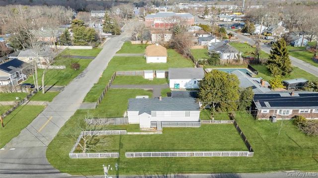209 Jamaica Avenue, Medford, NY 11763