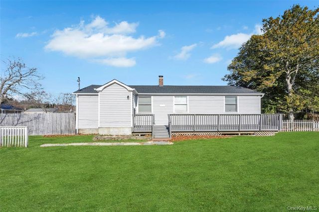 209 Jamaica Avenue, Medford, NY 11763