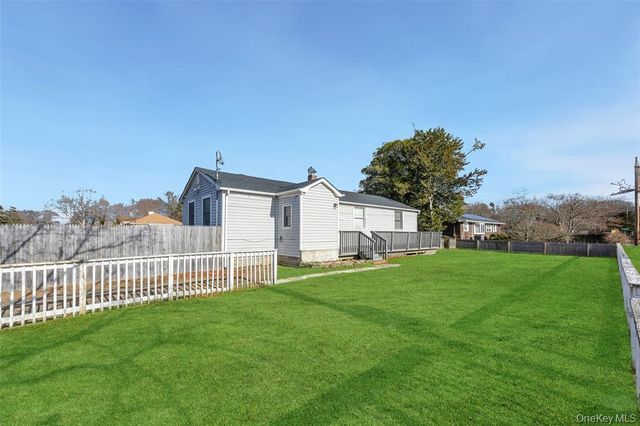 209 Jamaica Avenue, Medford, NY 11763