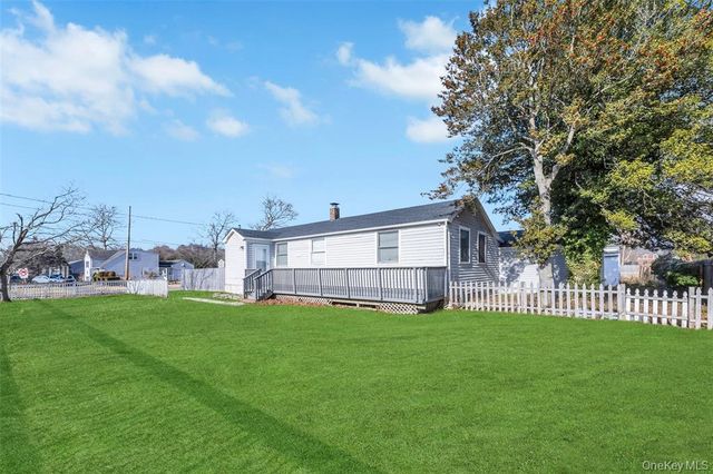 209 Jamaica Avenue, Medford, NY 11763