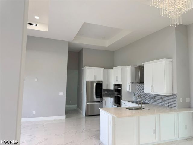 124 SW 31st PL, Cape Coral, FL 33991