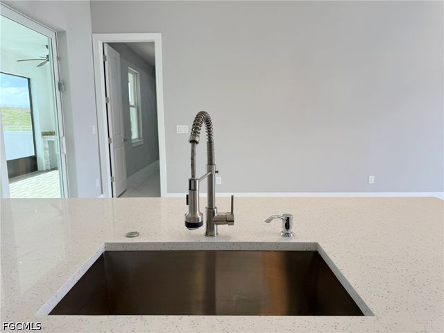 124 SW 31st PL, Cape Coral, FL 33991