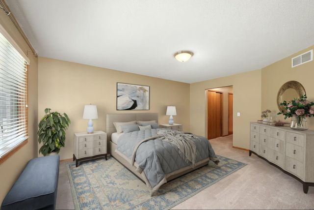 1566 Antler Point, Eagan, MN 55122