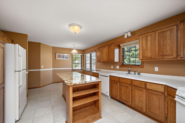 1566 Antler Point, Eagan, MN 55122