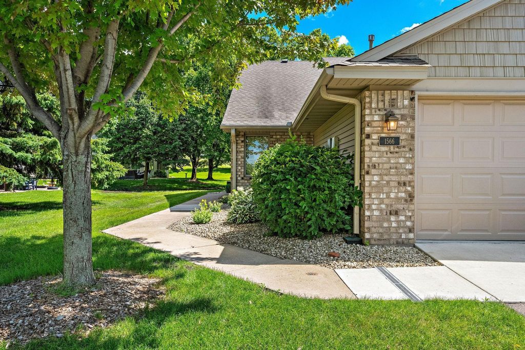1566 Antler Point, Eagan, MN 55122