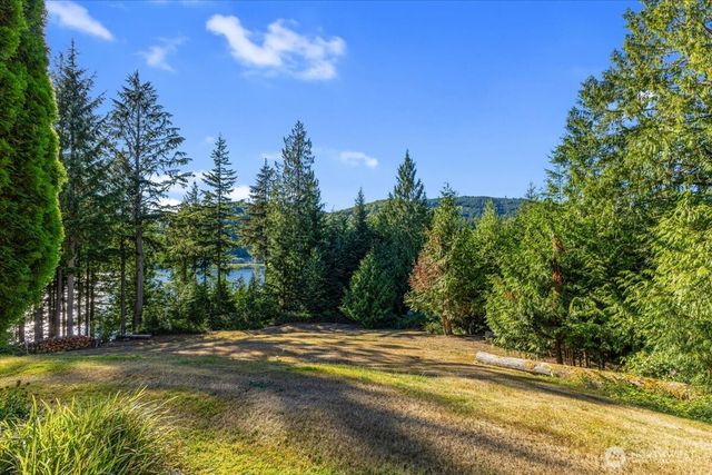22410 McMurray Shore Drive, Mount Vernon, WA 98274